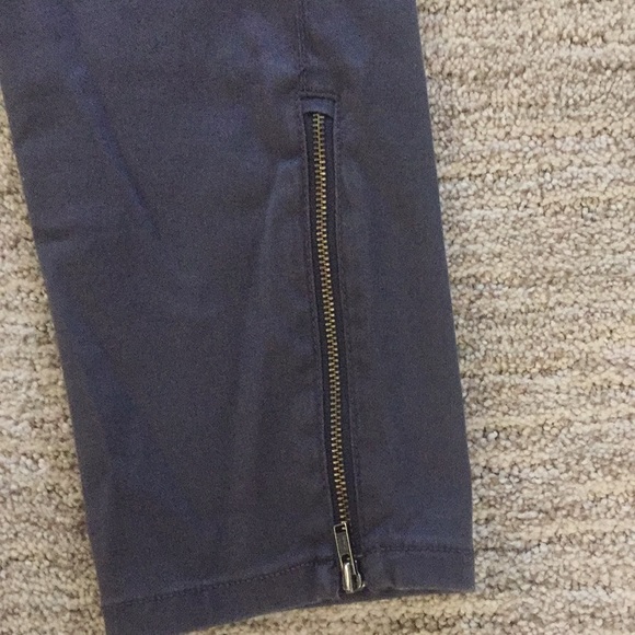 Gray skinny jeans. Low-mid rise - Picture 1 of 5